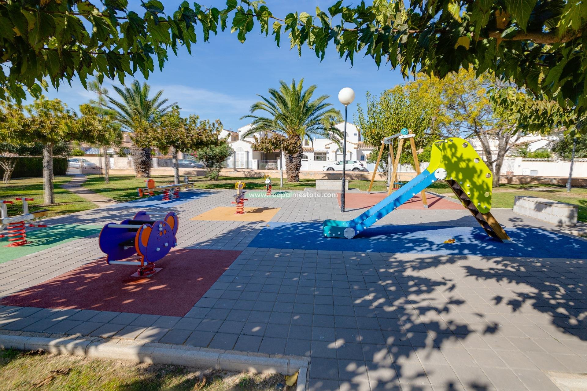 Återförsäljning - Stadshus -
Torrevieja - La Siesta - El Salado -  Torreta