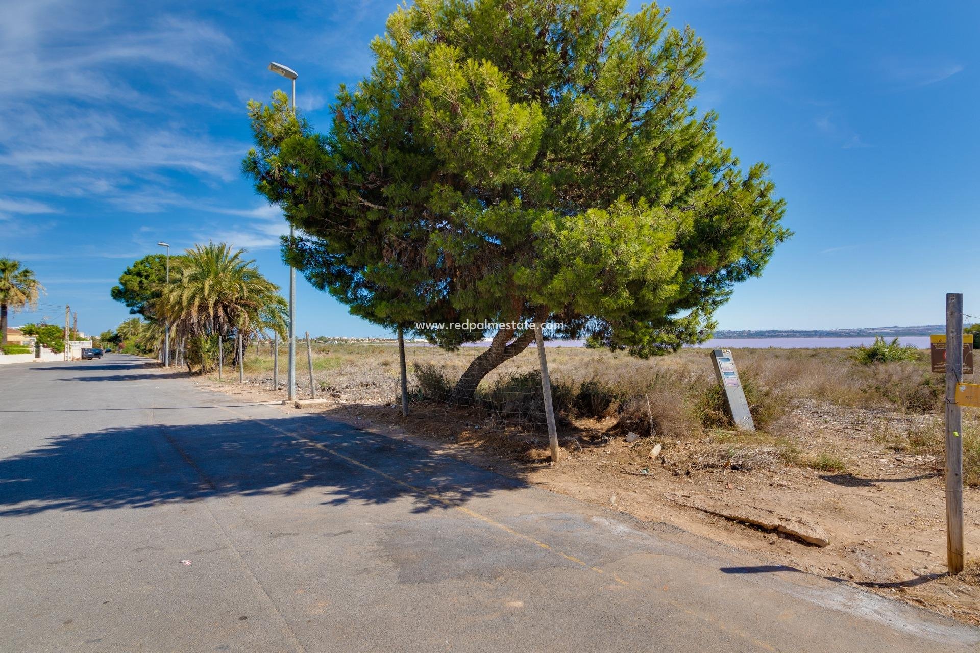 Återförsäljning - Stadshus -
Torrevieja - La Siesta - El Salado -  Torreta