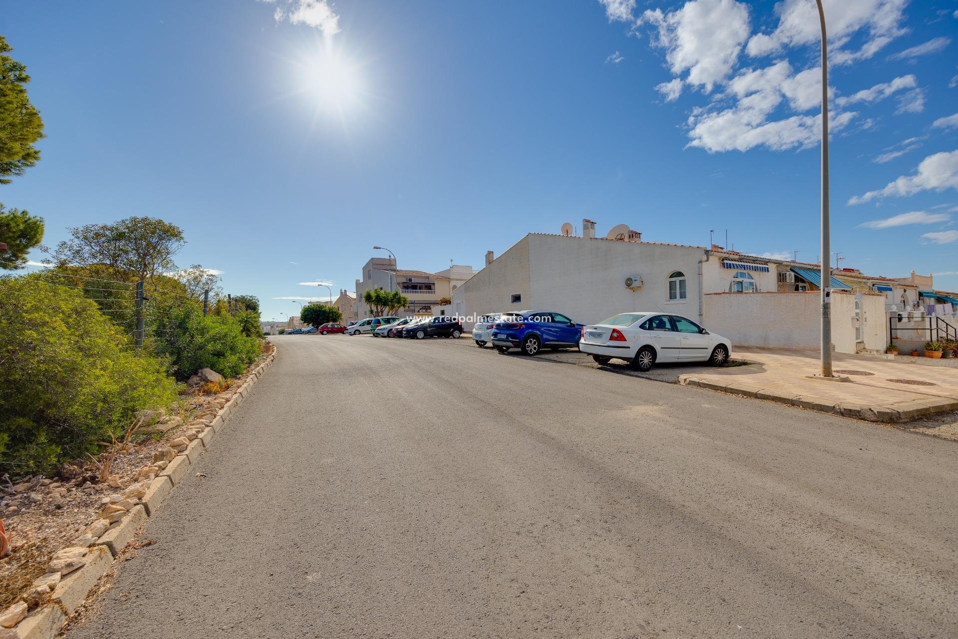 Återförsäljning - Stadshus -
Torrevieja - La Siesta - El Salado -  Torreta