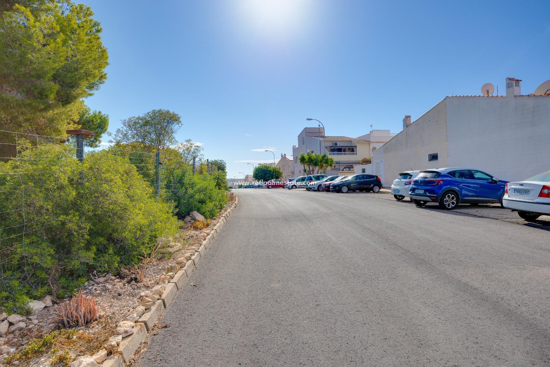 Återförsäljning - Stadshus -
Torrevieja - La Siesta - El Salado -  Torreta