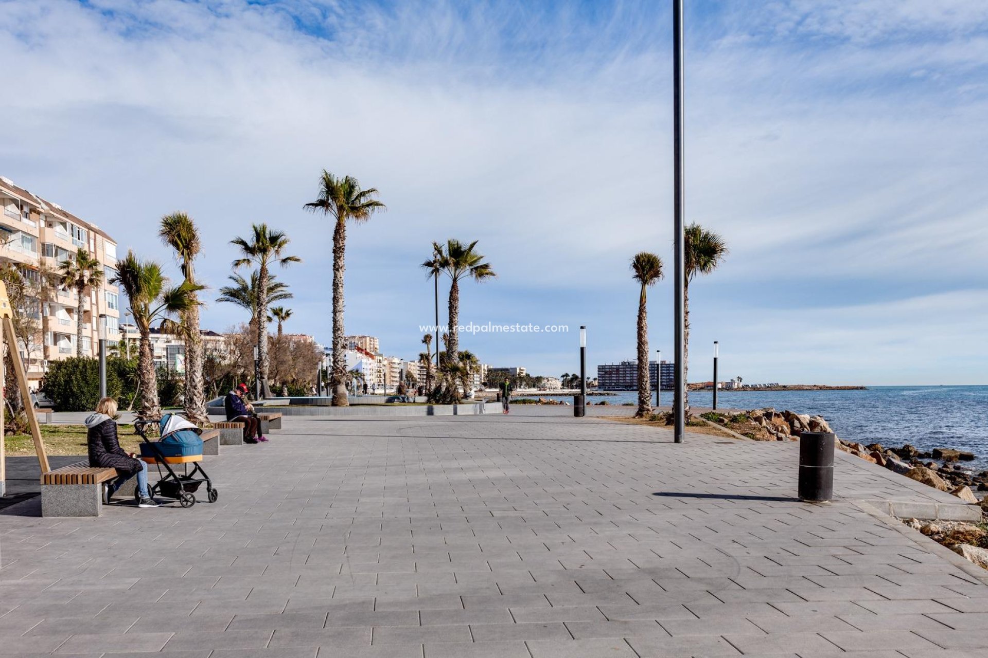 Återförsäljning - Stadshus -
Torrevieja - Parque las naciones