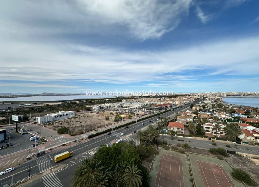 Återförsäljning - Takvåning -
Torrevieja