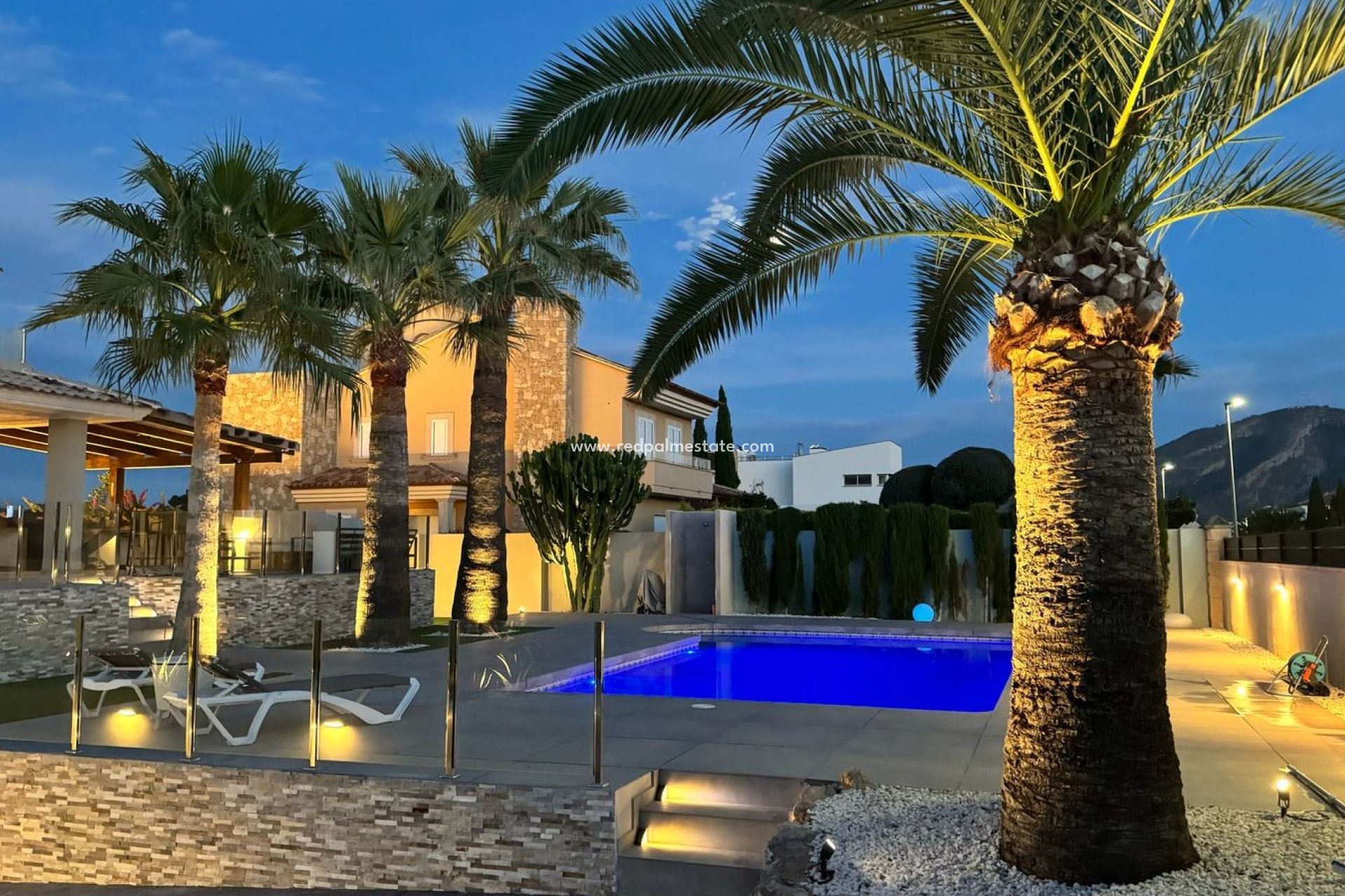 Återförsäljning - Villa -
Alfas del Pi - Costa Blanca