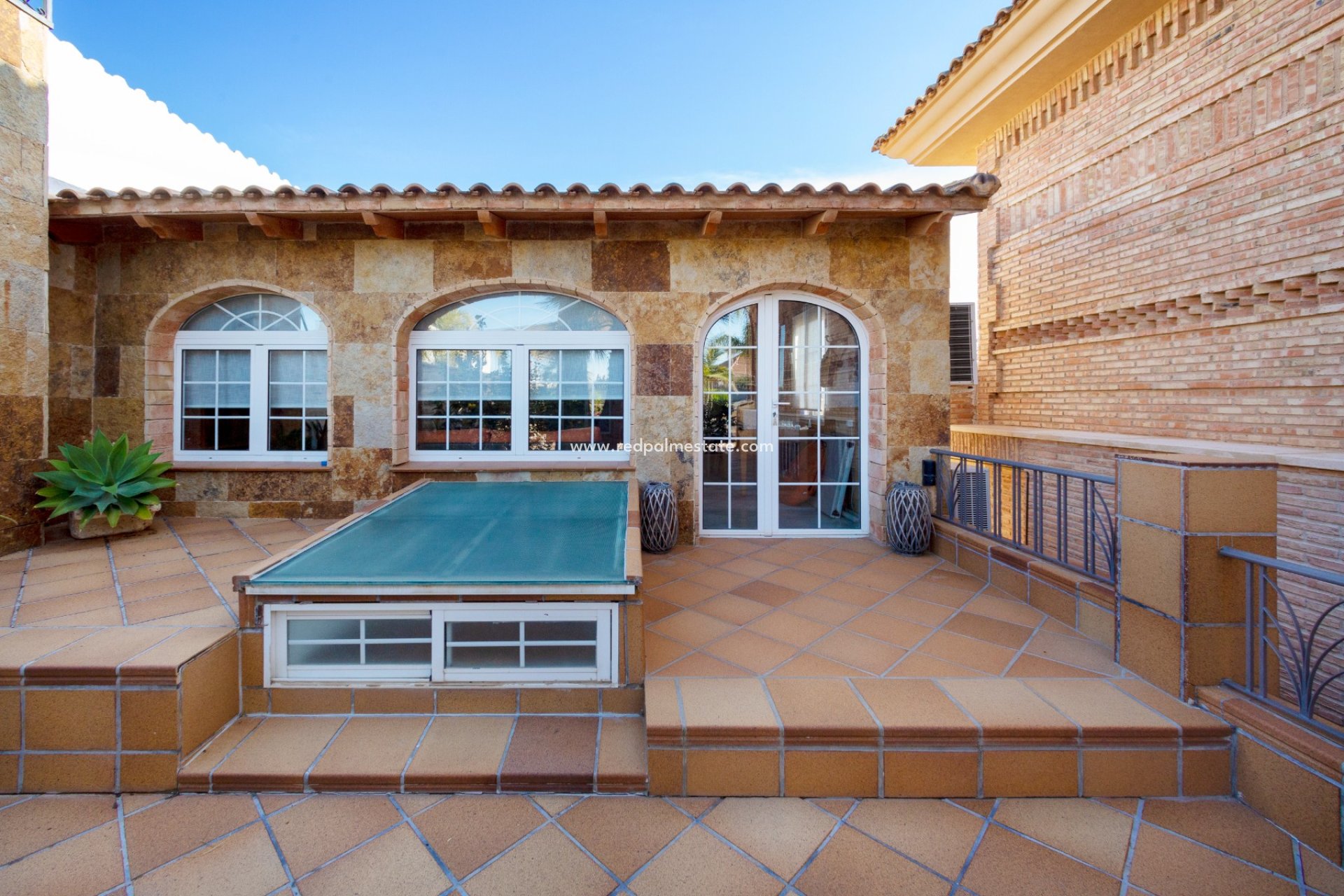 Återförsäljning - Villa -
Alicante - Inland