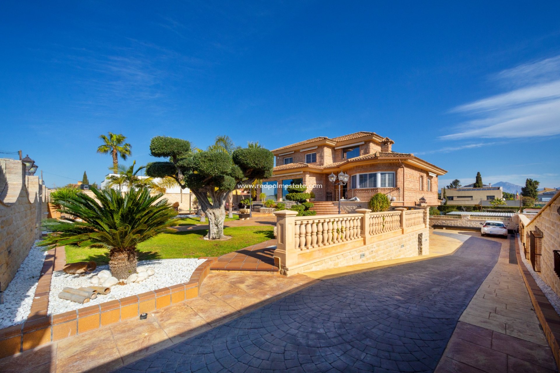 Återförsäljning - Villa -
Alicante - Inland