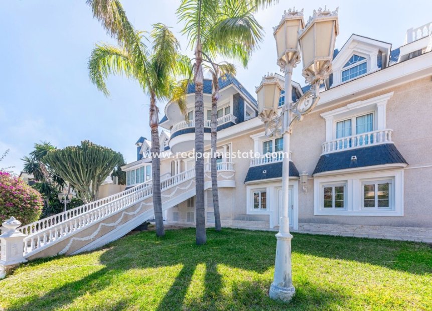 Återförsäljning - Villa -
Alicante - Playa San Juan