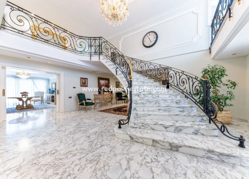 Återförsäljning - Villa -
Alicante - Playa San Juan