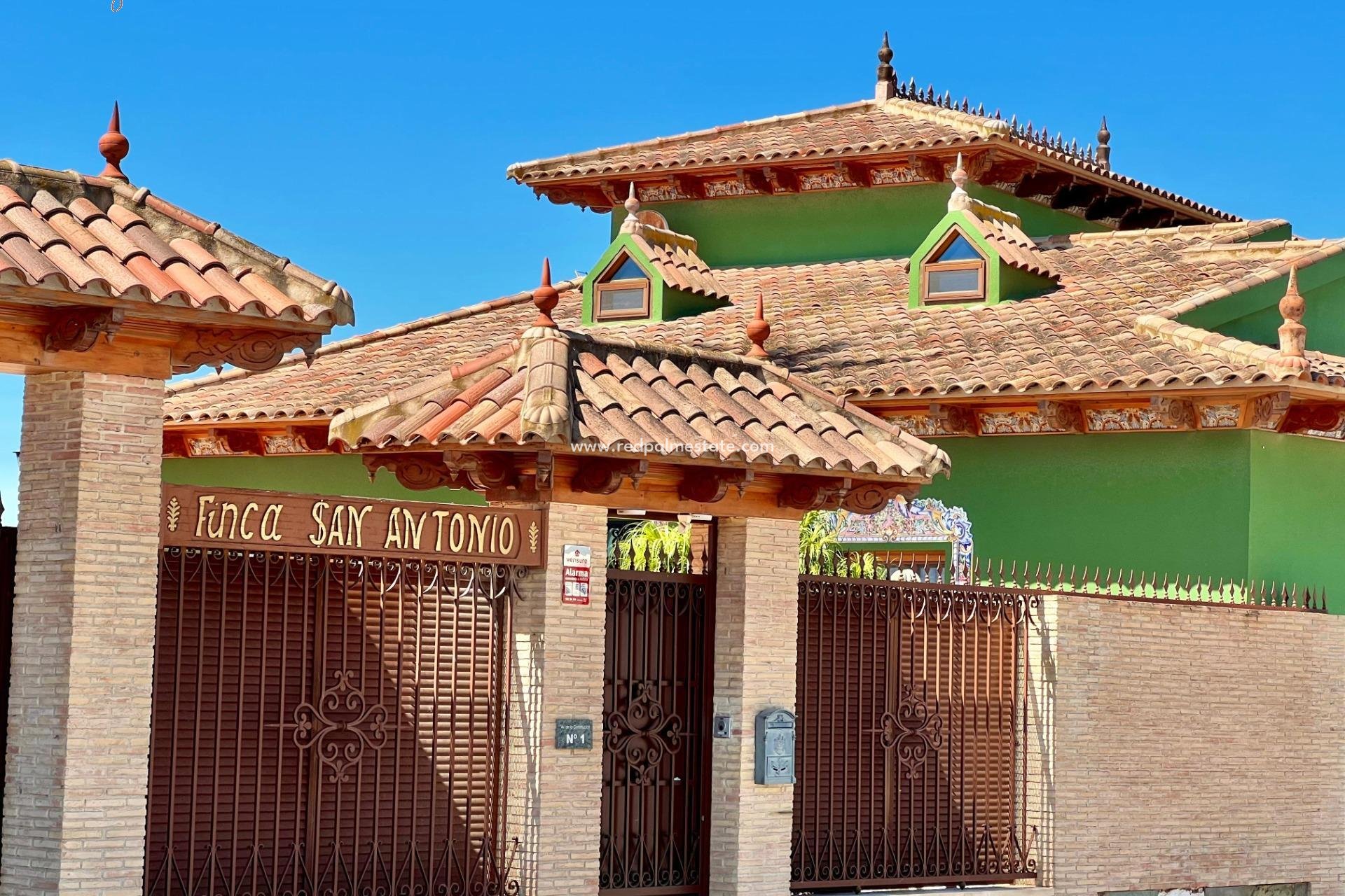 Återförsäljning - Villa -
Almoradí
