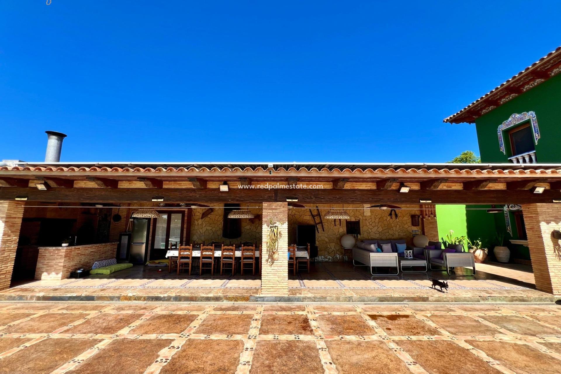 Återförsäljning - Villa -
Almoradí