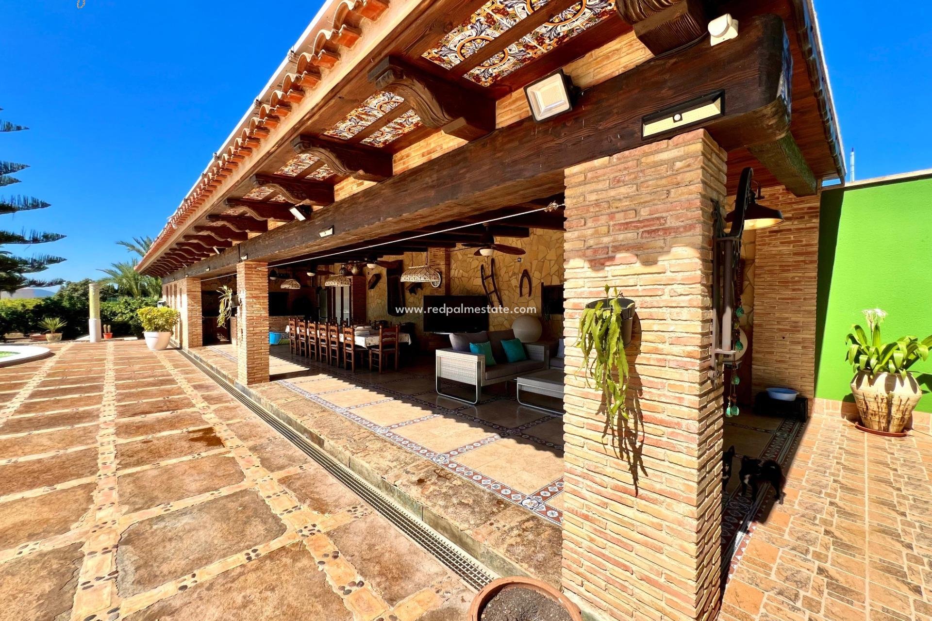 Återförsäljning - Villa -
Almoradí