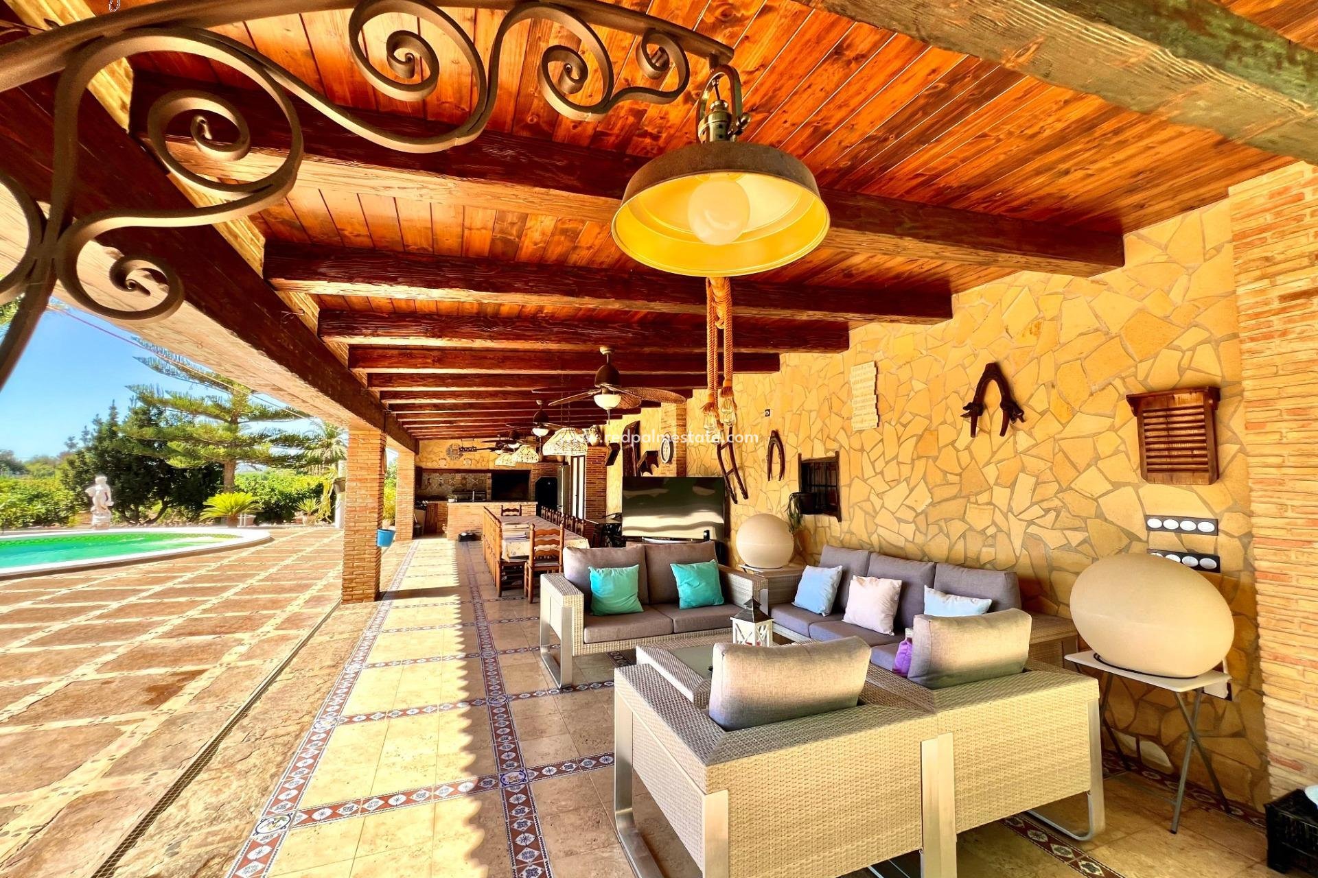 Återförsäljning - Villa -
Almoradí