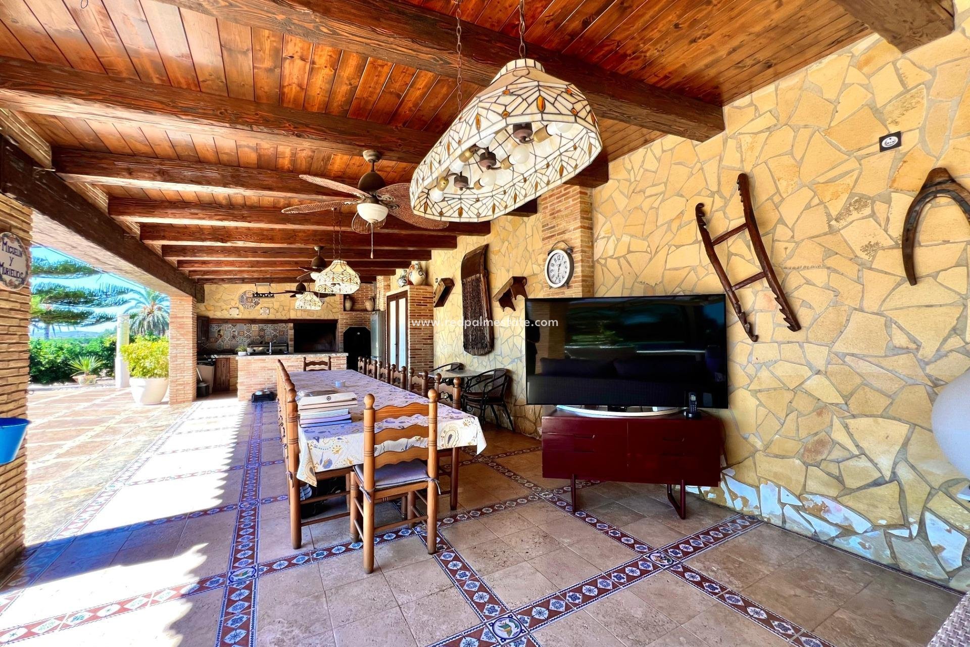 Återförsäljning - Villa -
Almoradí
