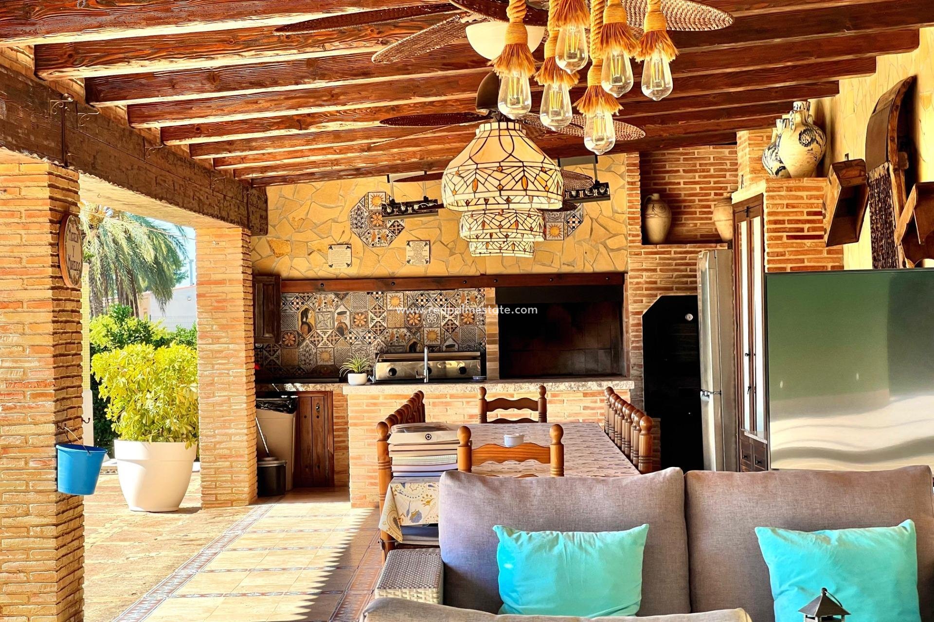 Återförsäljning - Villa -
Almoradí
