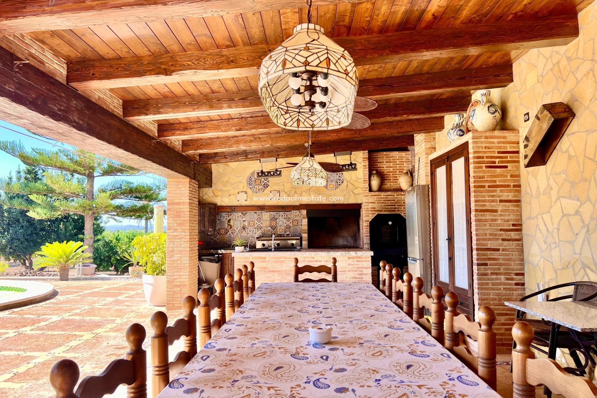 Återförsäljning - Villa -
Almoradí