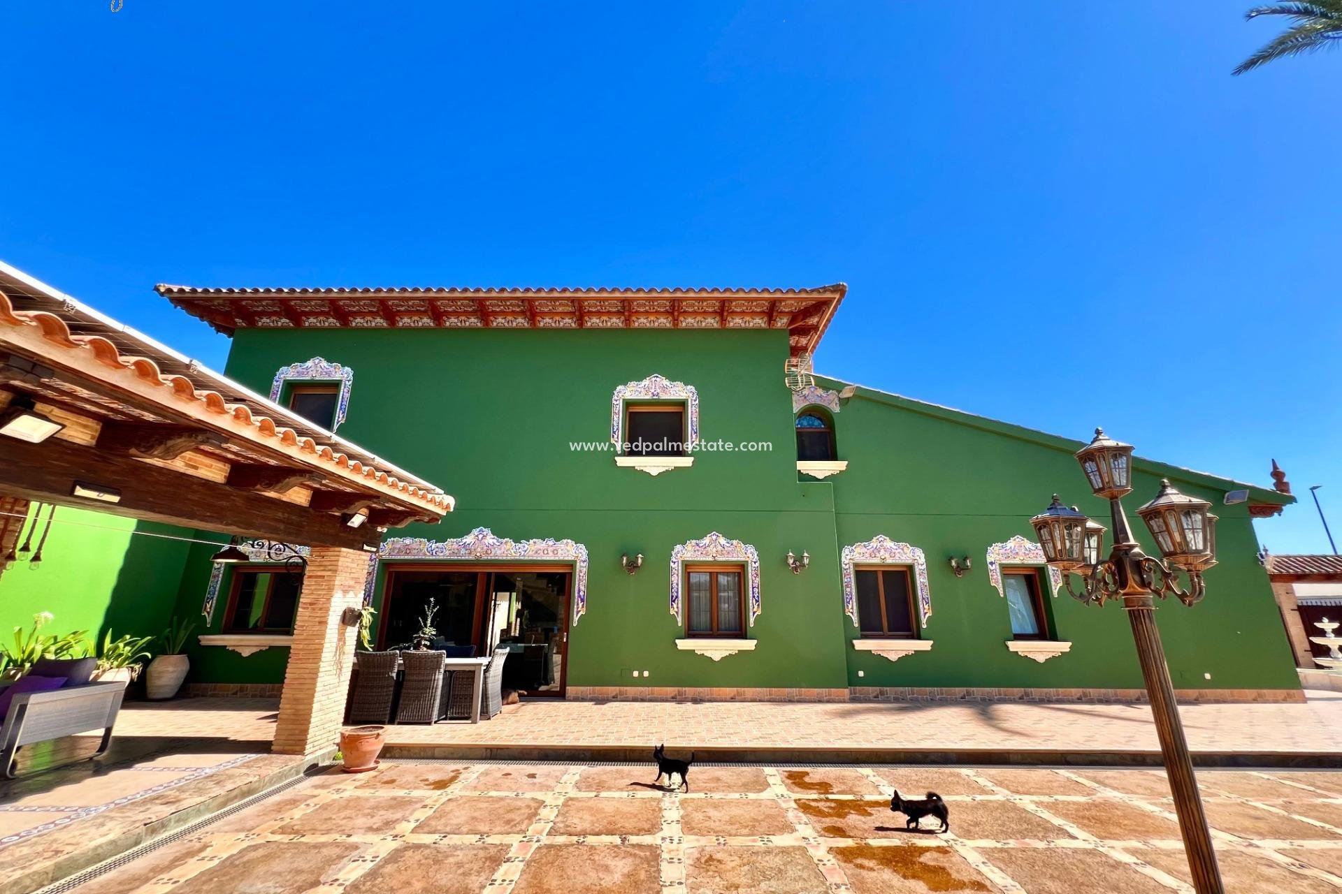 Återförsäljning - Villa -
Almoradí