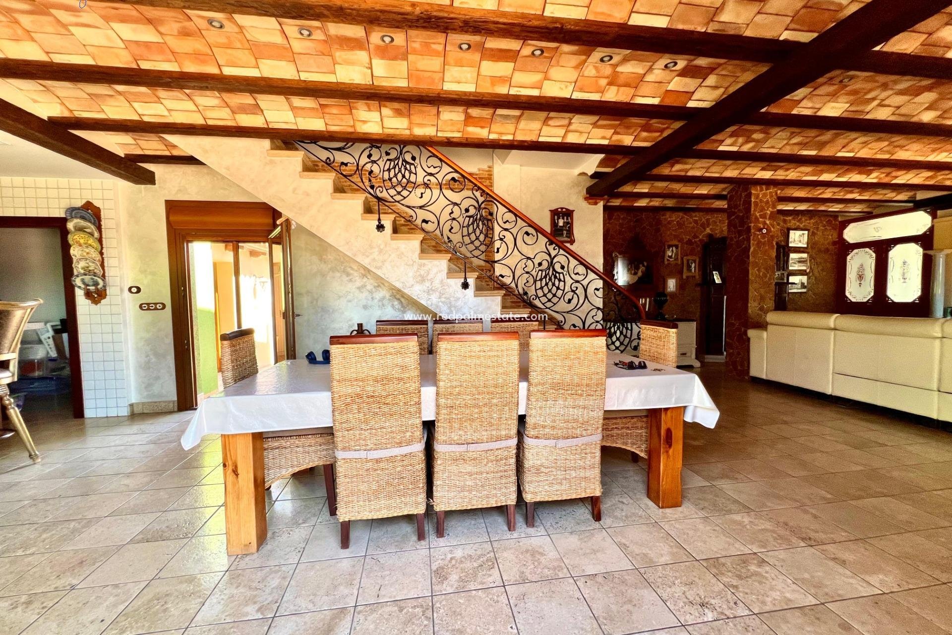 Återförsäljning - Villa -
Almoradí