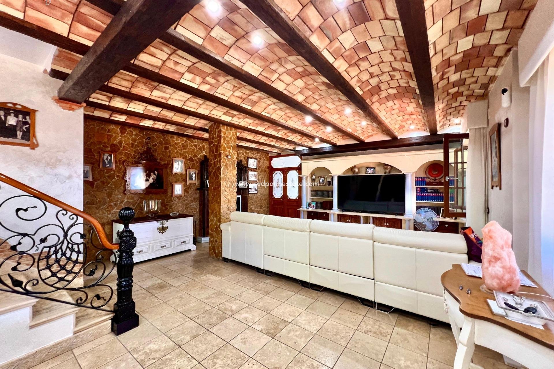 Återförsäljning - Villa -
Almoradí
