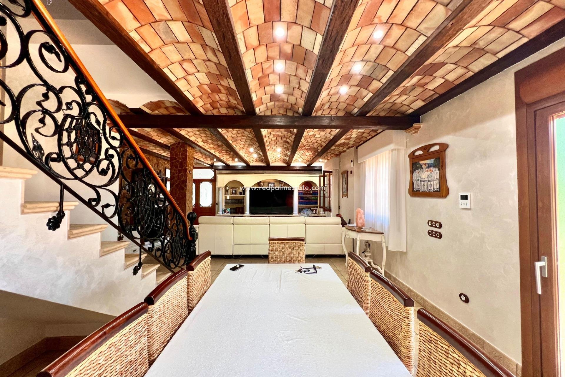 Återförsäljning - Villa -
Almoradí