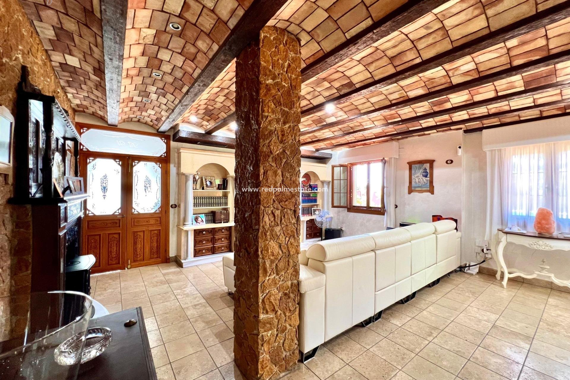 Återförsäljning - Villa -
Almoradí