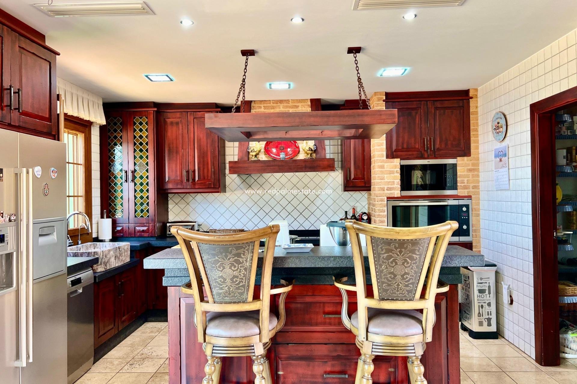 Återförsäljning - Villa -
Almoradí