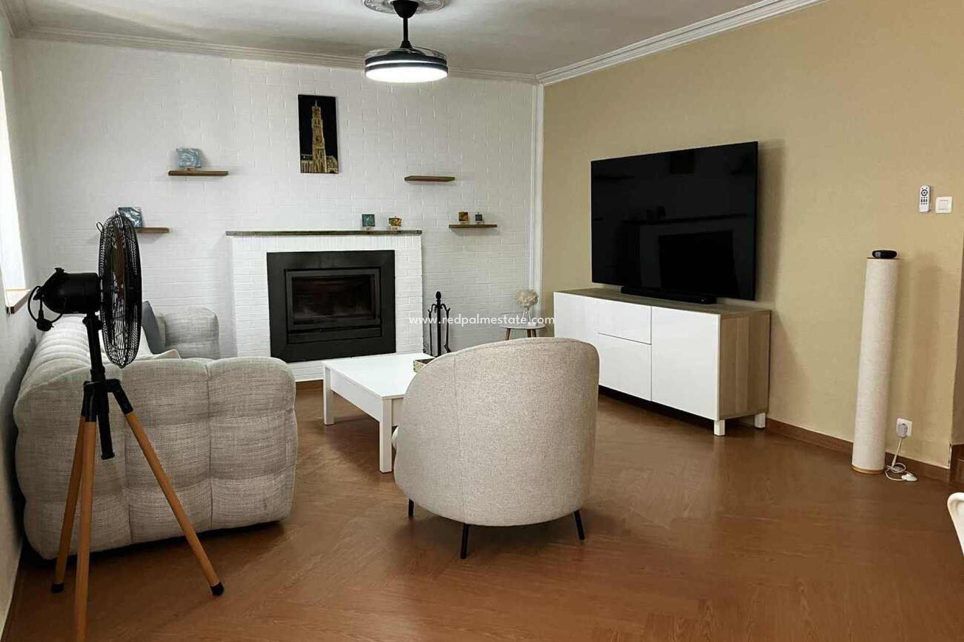 Återförsäljning - Villa -
Biar - Costa Blanca