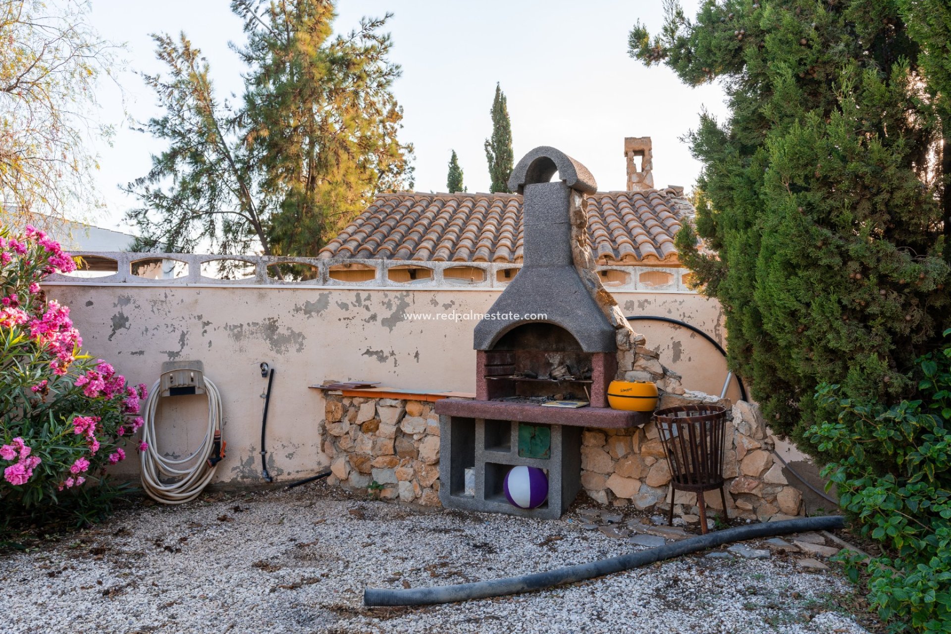 Återförsäljning - Villa -
Busot - Costa Blanca