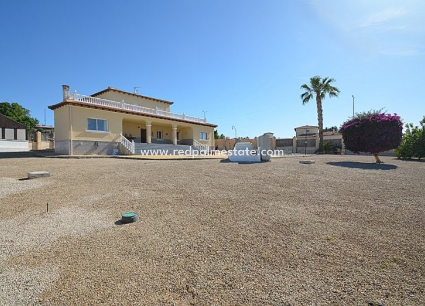Återförsäljning - Villa -
Campos del Rio