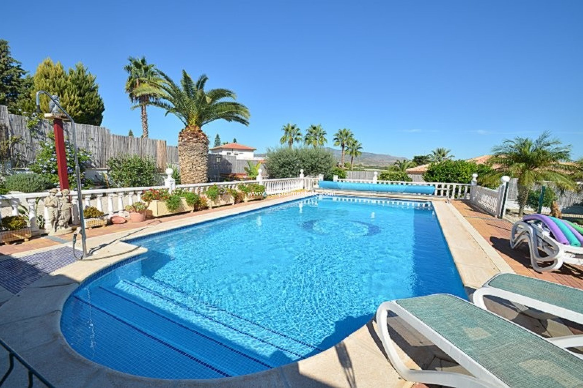 Återförsäljning - Villa -
Campos del Rio