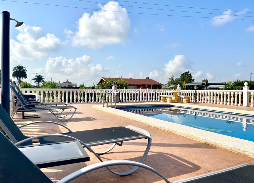 Återförsäljning - Villa -
Catral - Costa Blanca