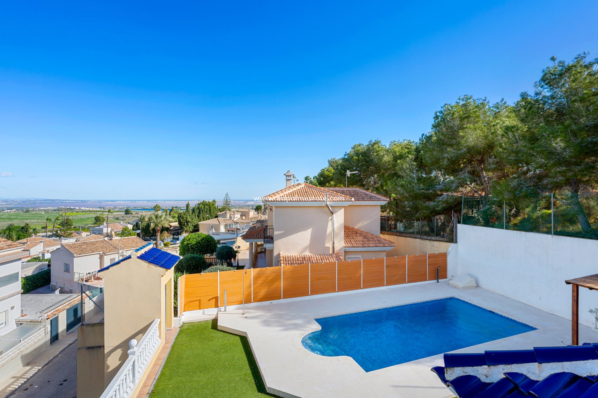 Återförsäljning - Villa -
Ciudad De Las Comunicaciones - Costa Blanca
