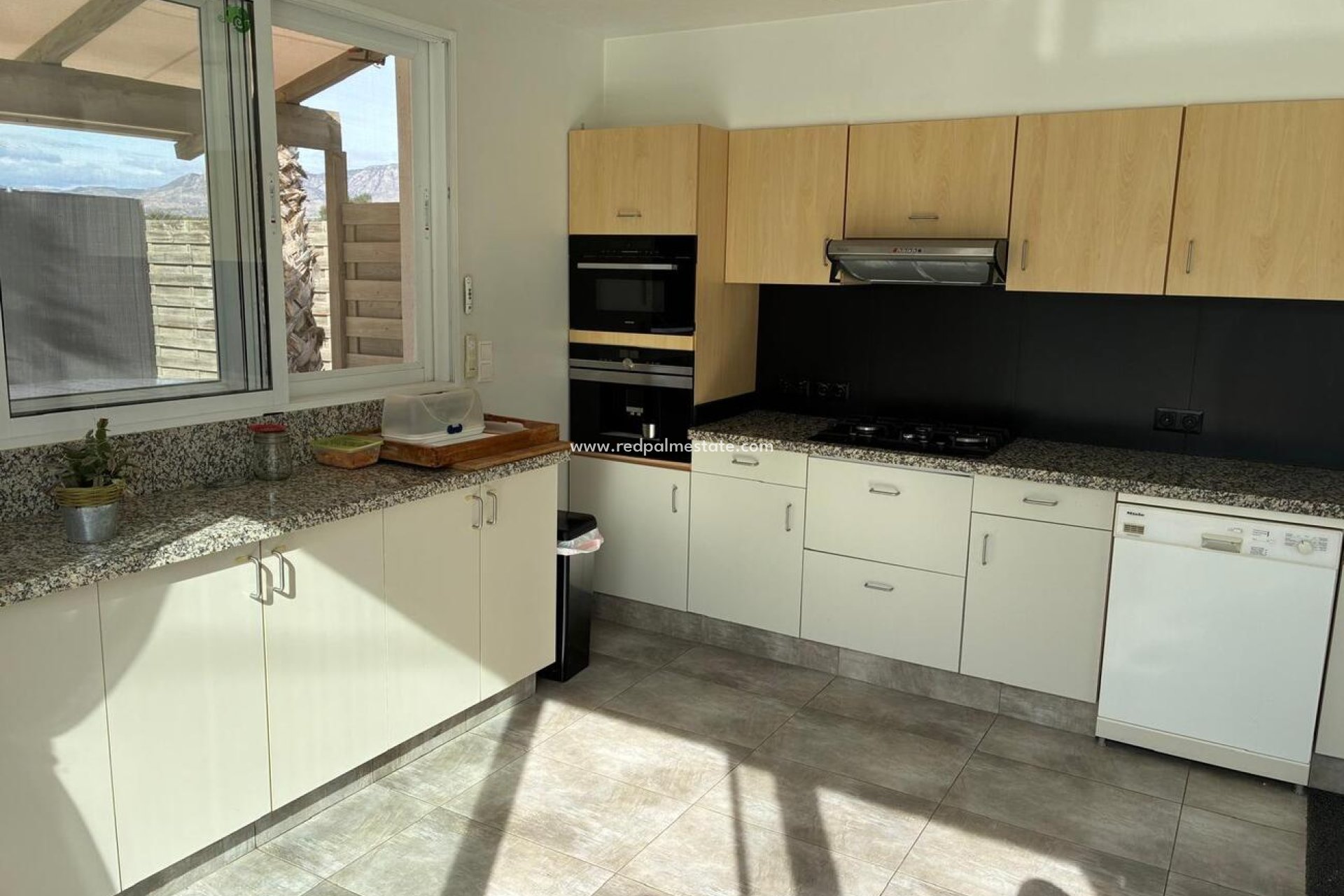 Återförsäljning - Villa -
Crevillente - Costa Blanca