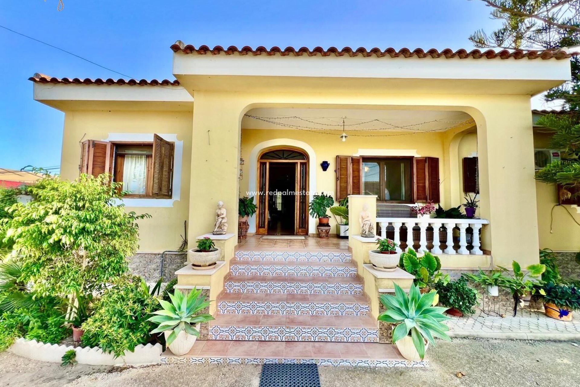Återförsäljning - Villa -
Daya Vieja - Costa Blanca Sur