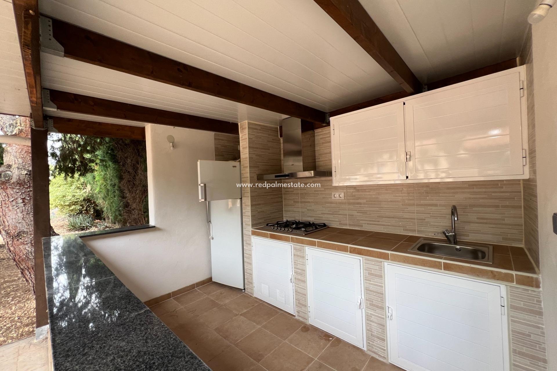 Återförsäljning - Villa -
Dolores - Cmno. Escorredor