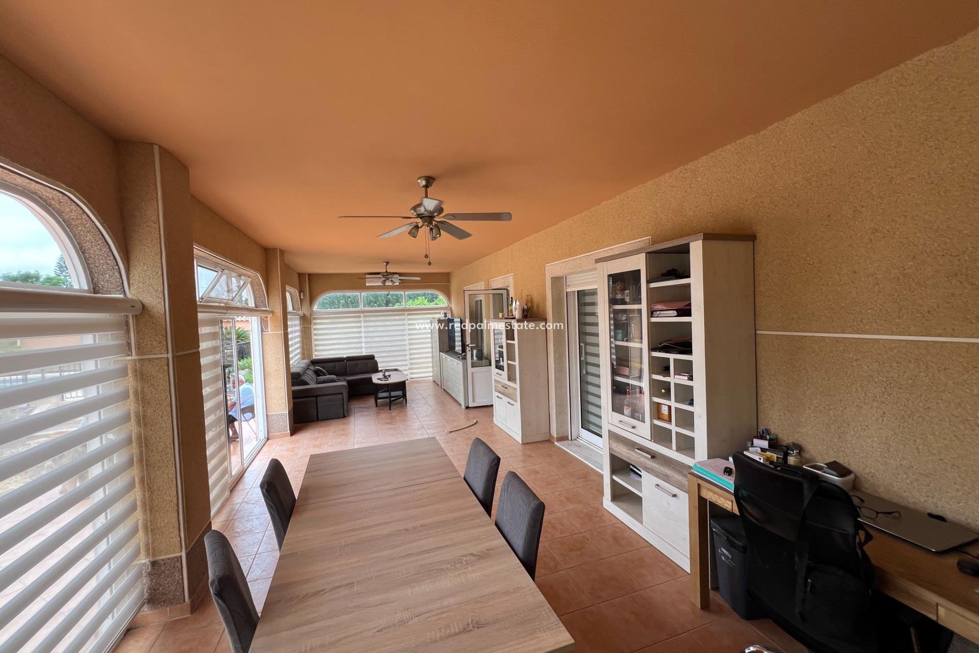 Återförsäljning - Villa -
Dolores - Cmno. Escorredor