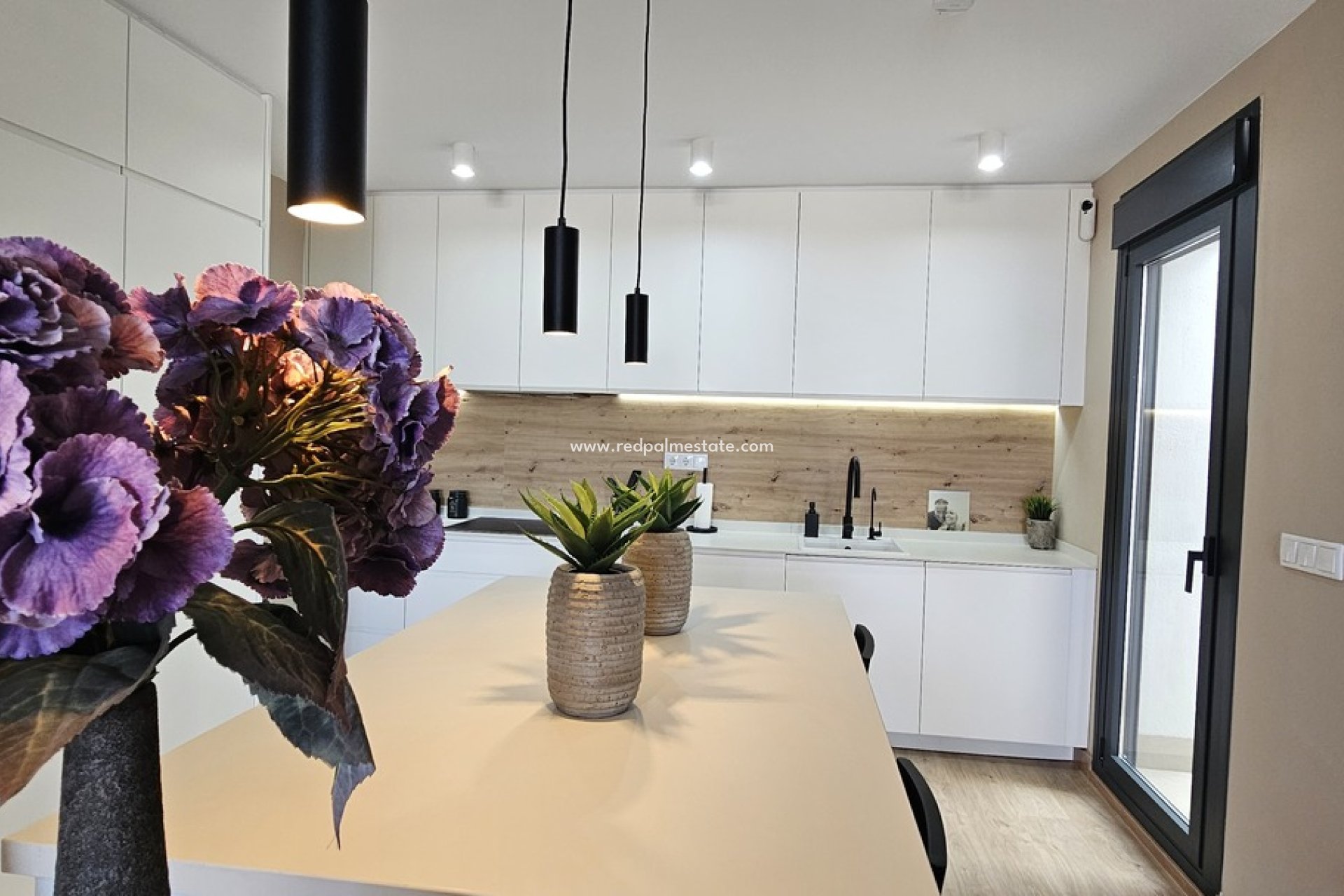 Återförsäljning - Villa -
Dolores - Sector 4