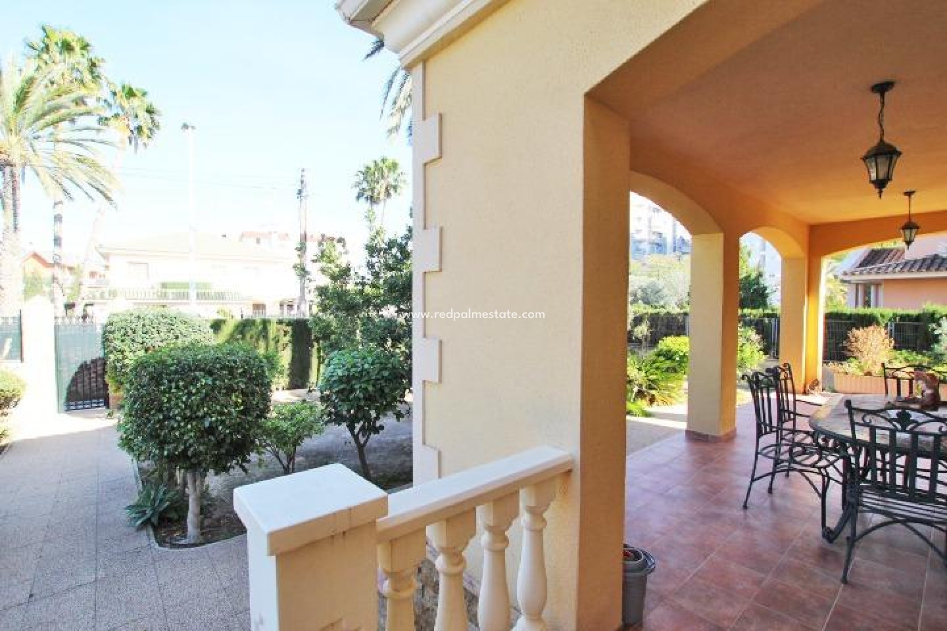 Återförsäljning - Villa -
Elche - Altabix