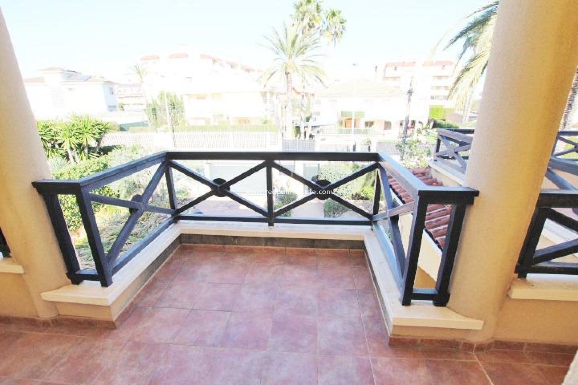 Återförsäljning - Villa -
Elche - Altabix