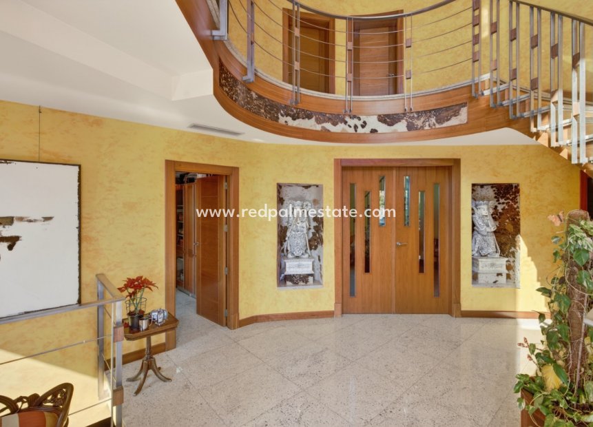 Återförsäljning - Villa -
Elche