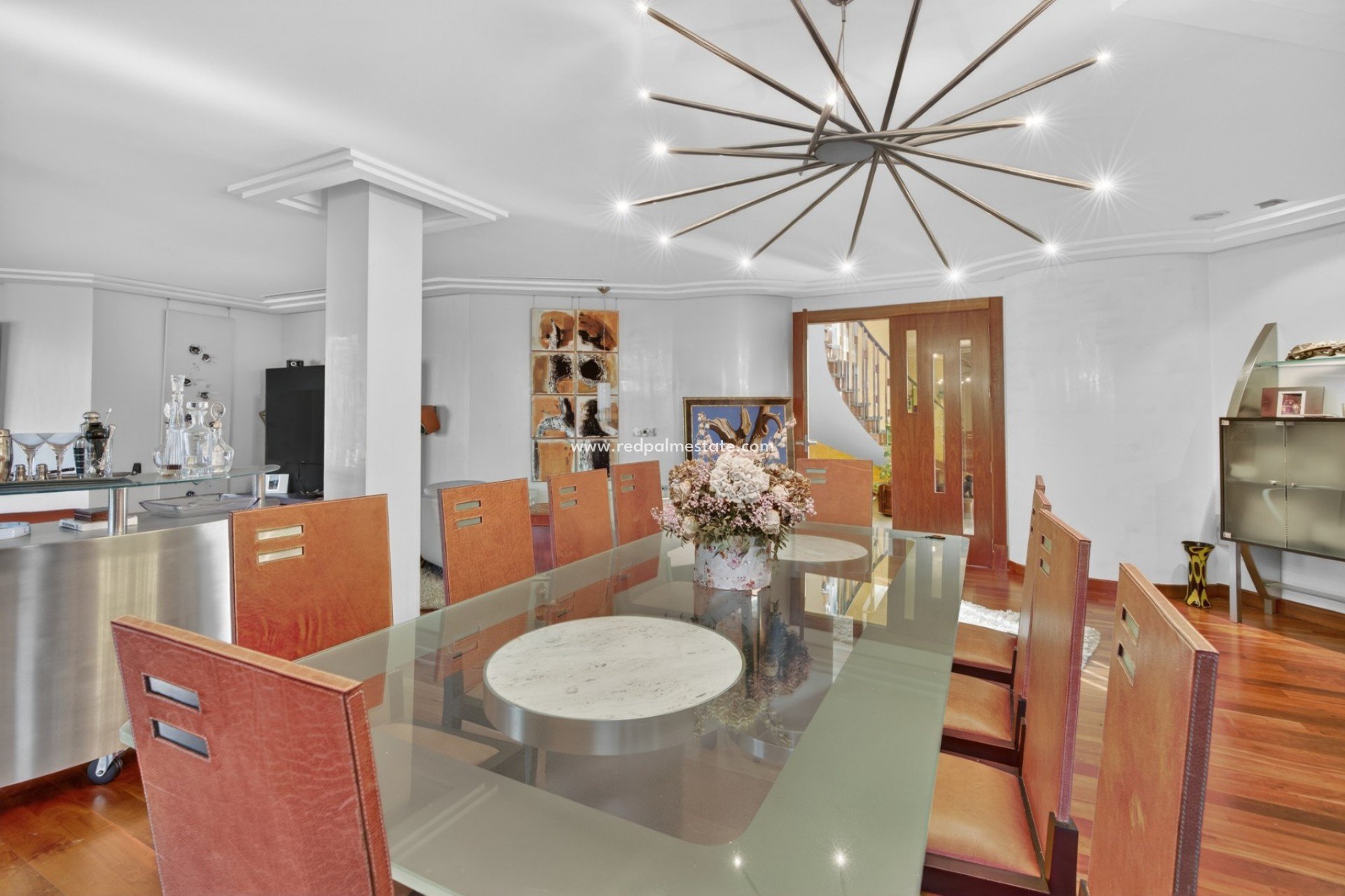 Återförsäljning - Villa -
Elche