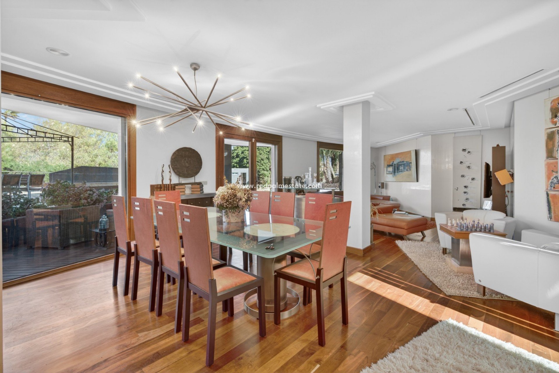 Återförsäljning - Villa -
Elche