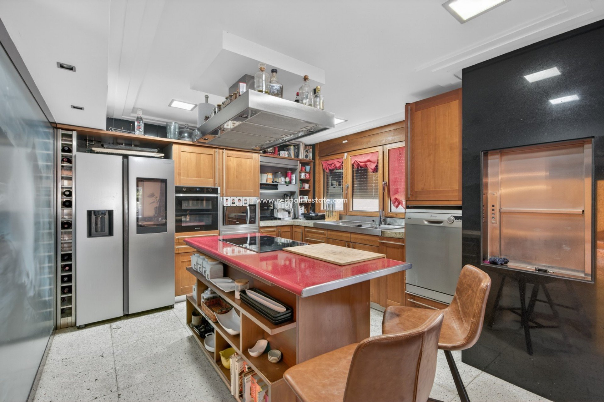 Återförsäljning - Villa -
Elche