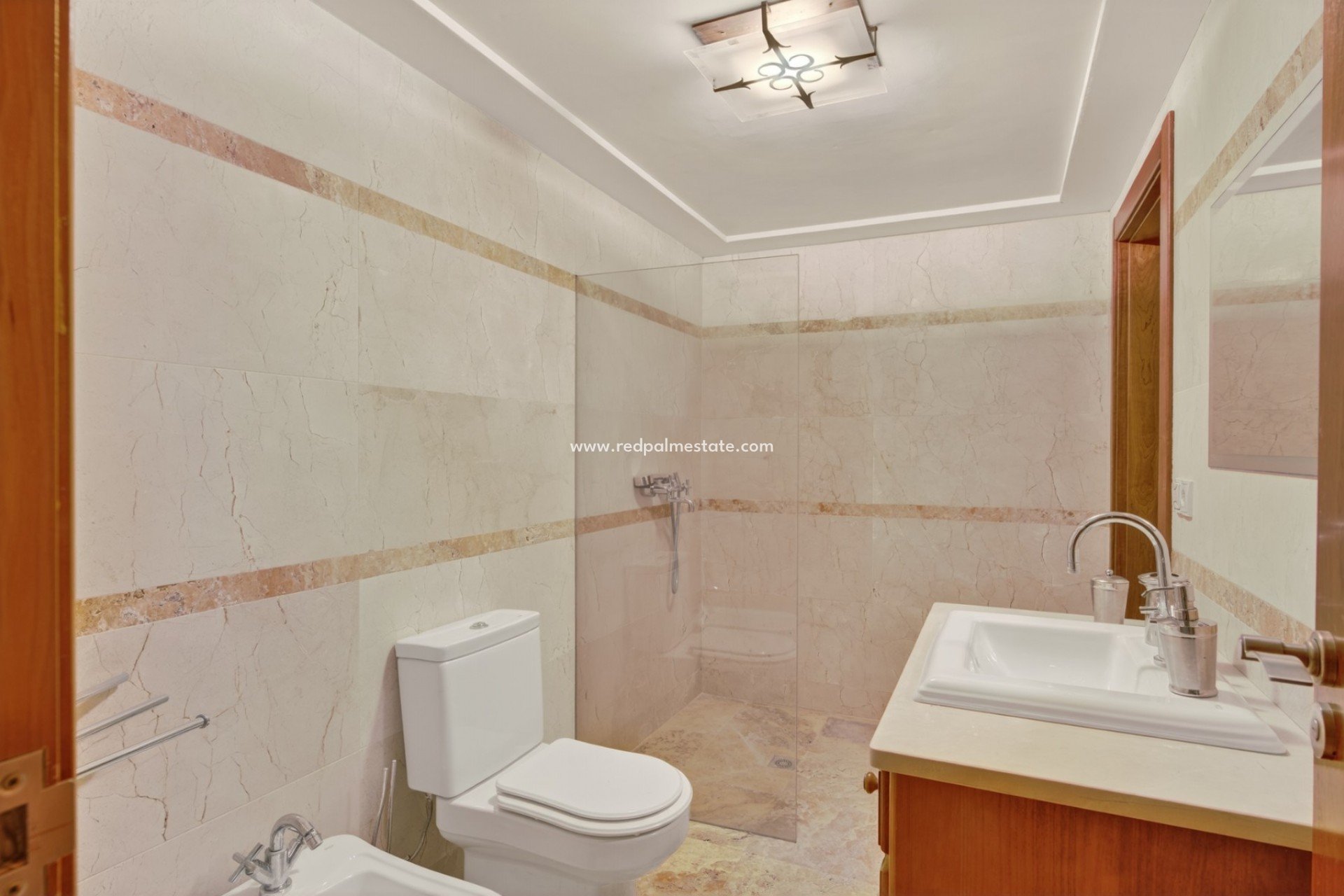 Återförsäljning - Villa -
Elche