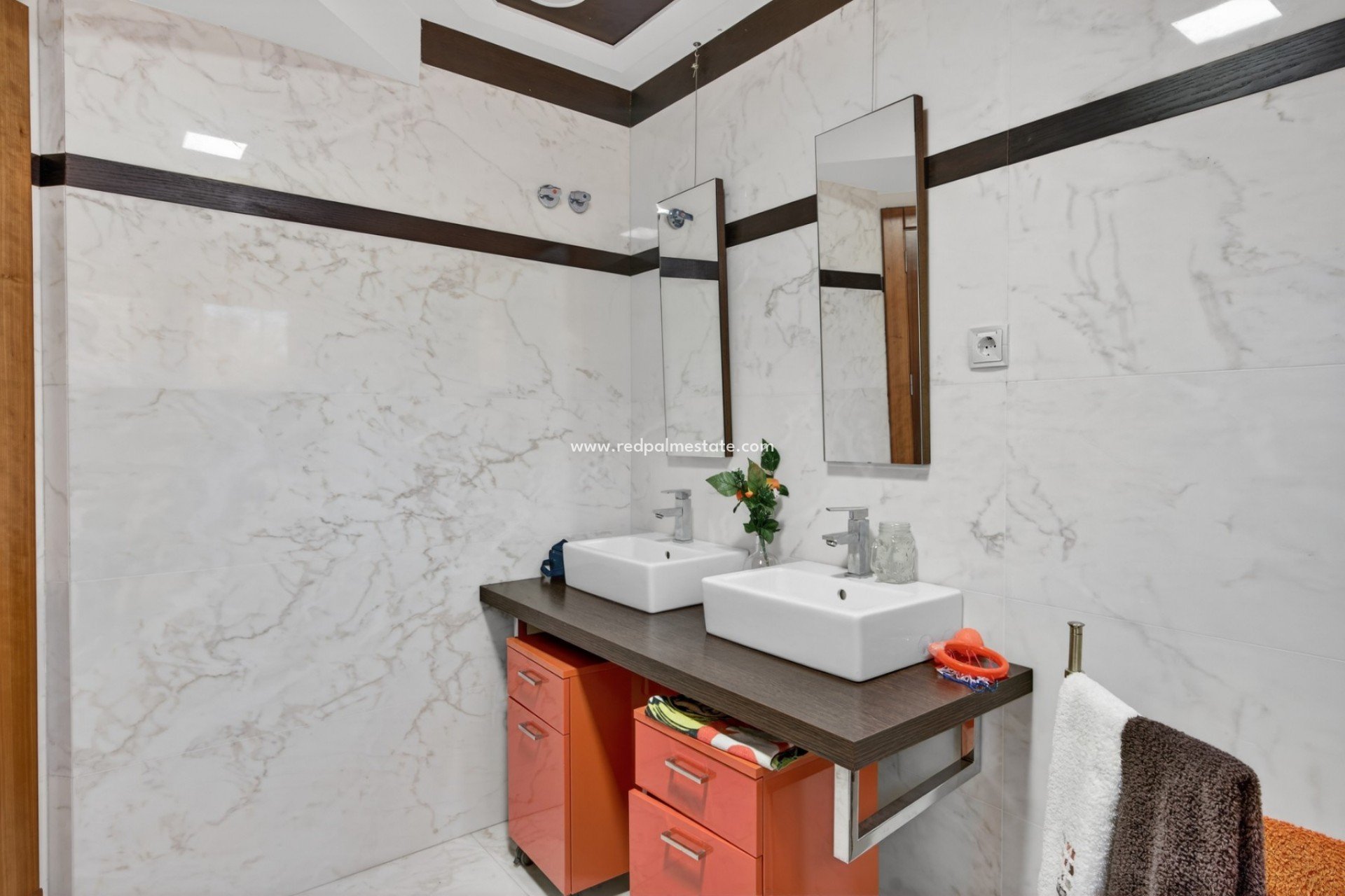 Återförsäljning - Villa -
Elche