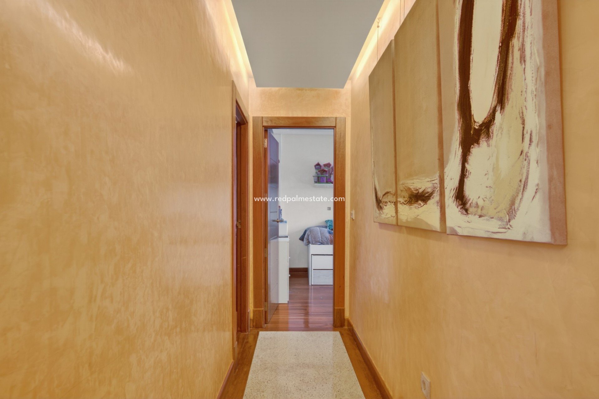 Återförsäljning - Villa -
Elche