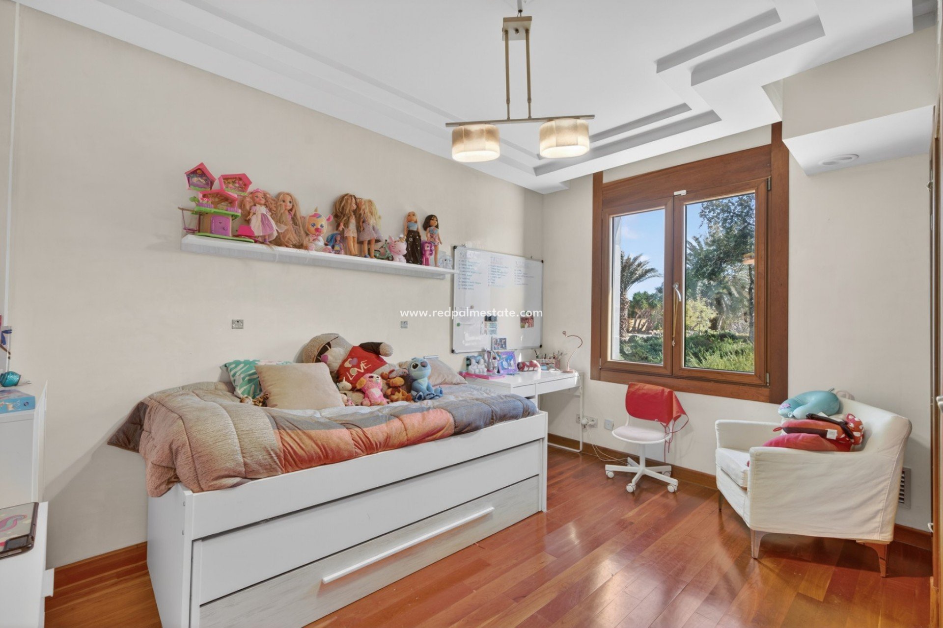 Återförsäljning - Villa -
Elche