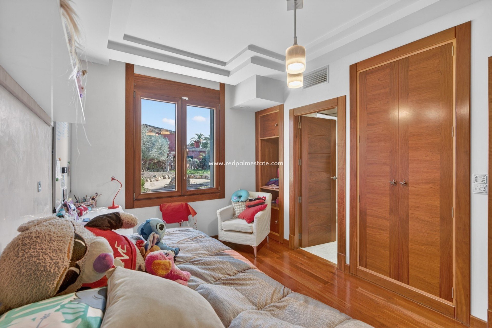 Återförsäljning - Villa -
Elche