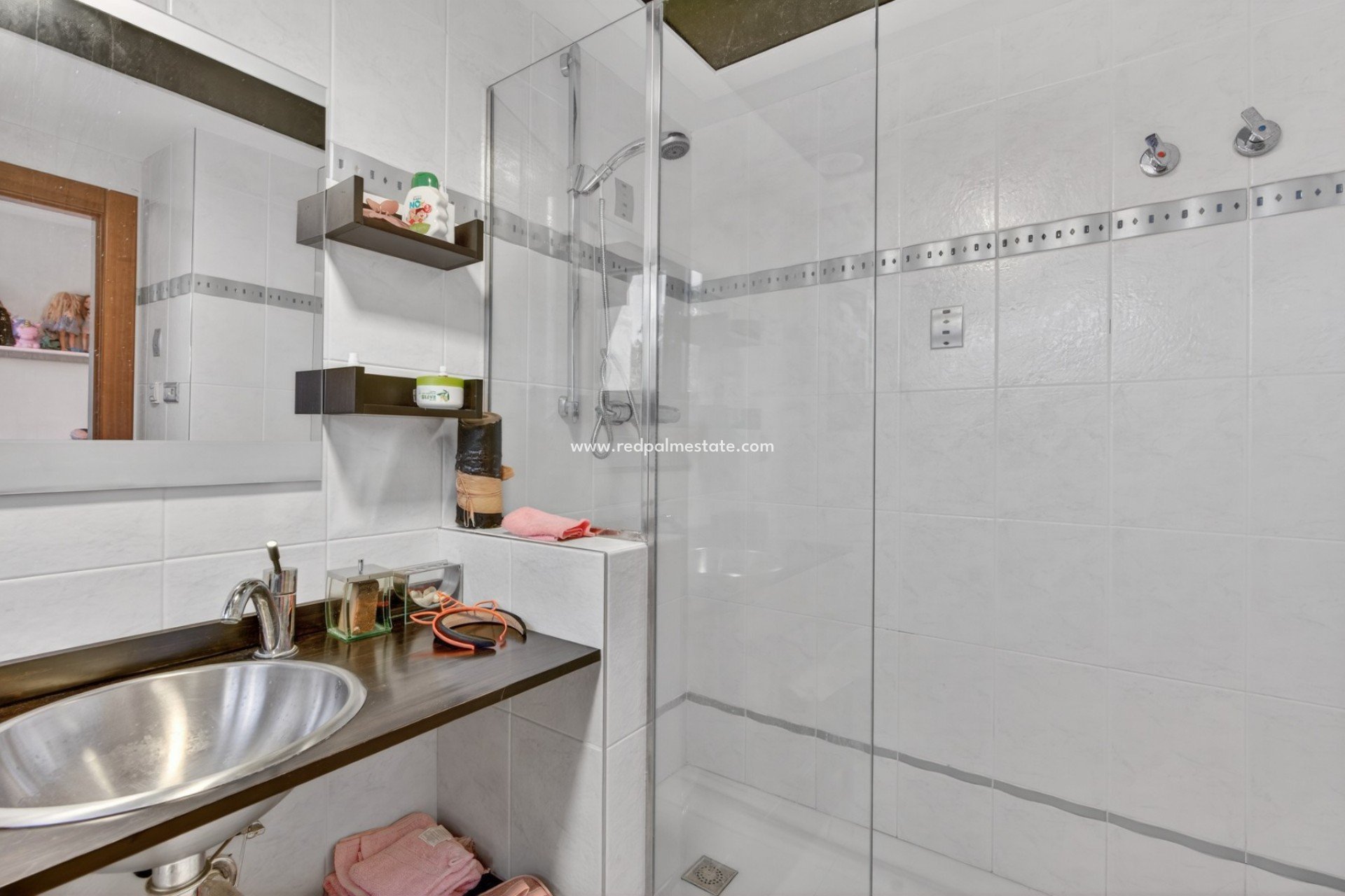 Återförsäljning - Villa -
Elche