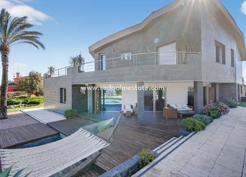Återförsäljning - Villa -
Elche