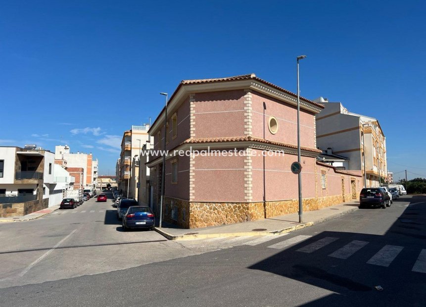 Återförsäljning - Villa -
Formentera del Segura - C- Cooperativa