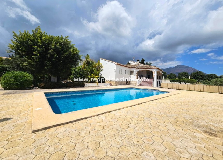 Återförsäljning - Villa -
Jávea
